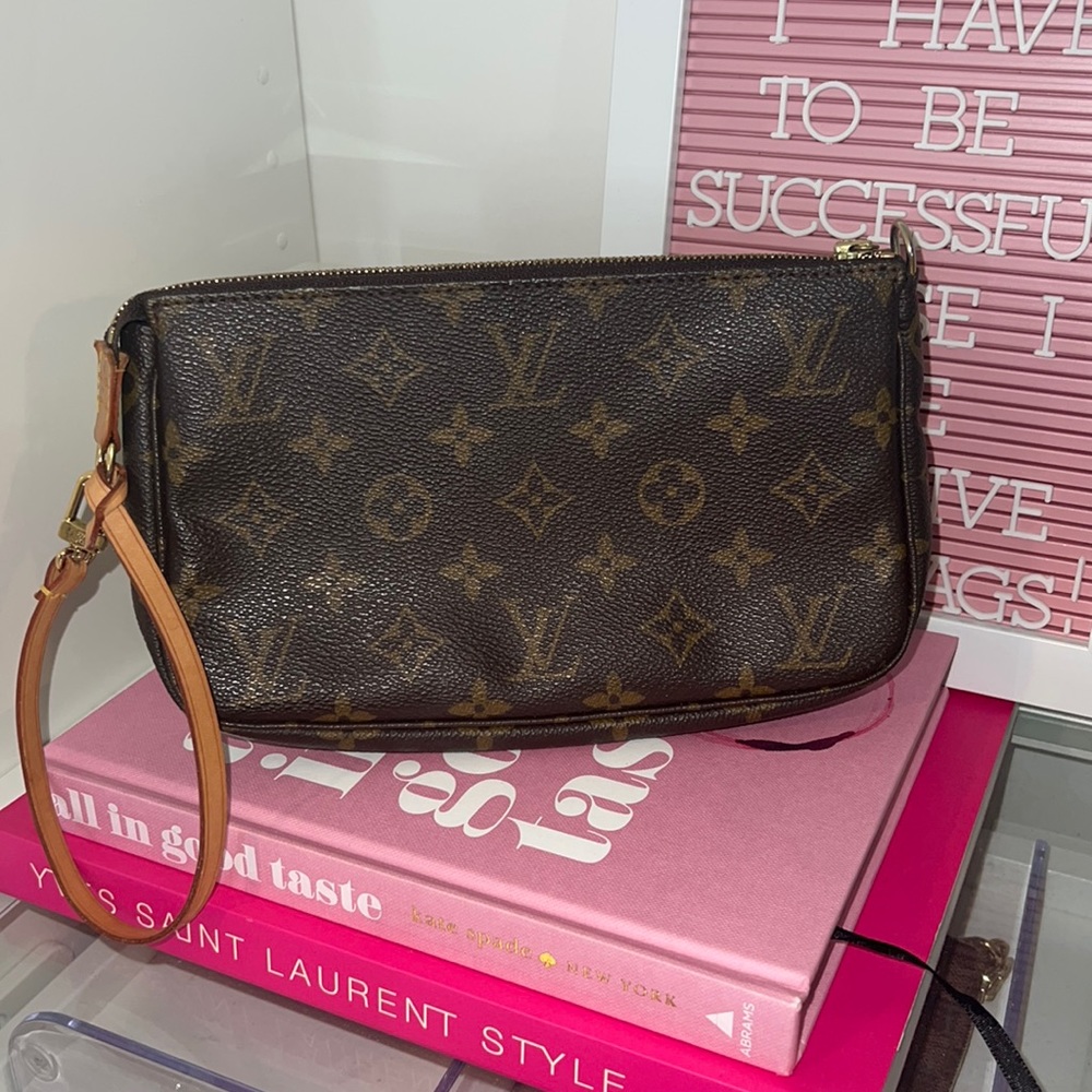 Louis Vuitton Pochette Accessoires